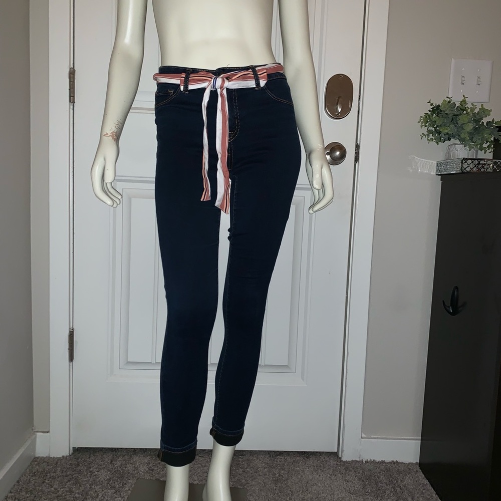 🌸 CHARLOTTE RUSSE DENIM JEGGING JEAN! 🌸